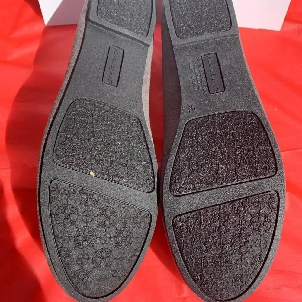 Suede-like Gray Flats by American Eagle‎